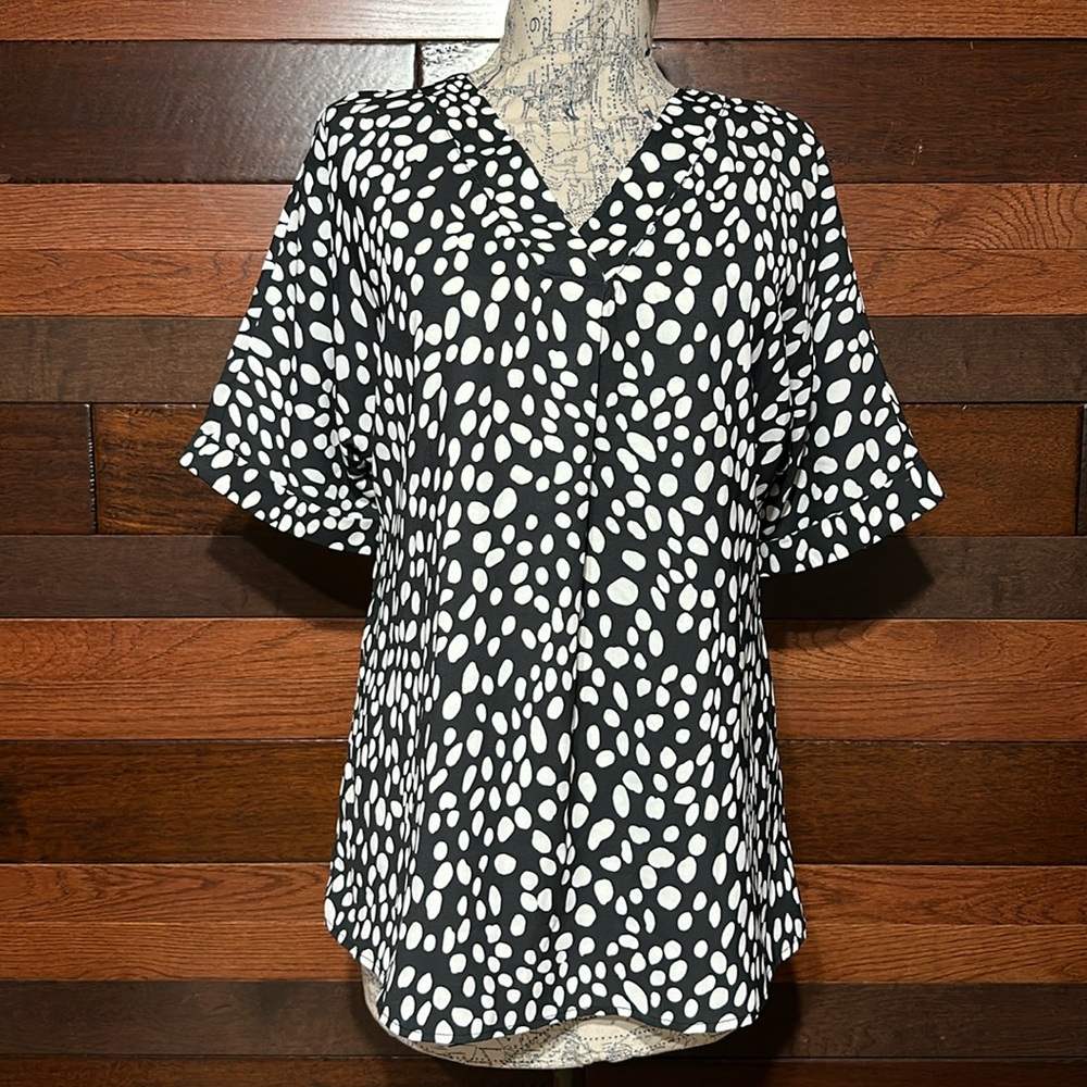 No Brand Tag V Neck Short Sleeve Pleated Black and White Polka Dot Blouse